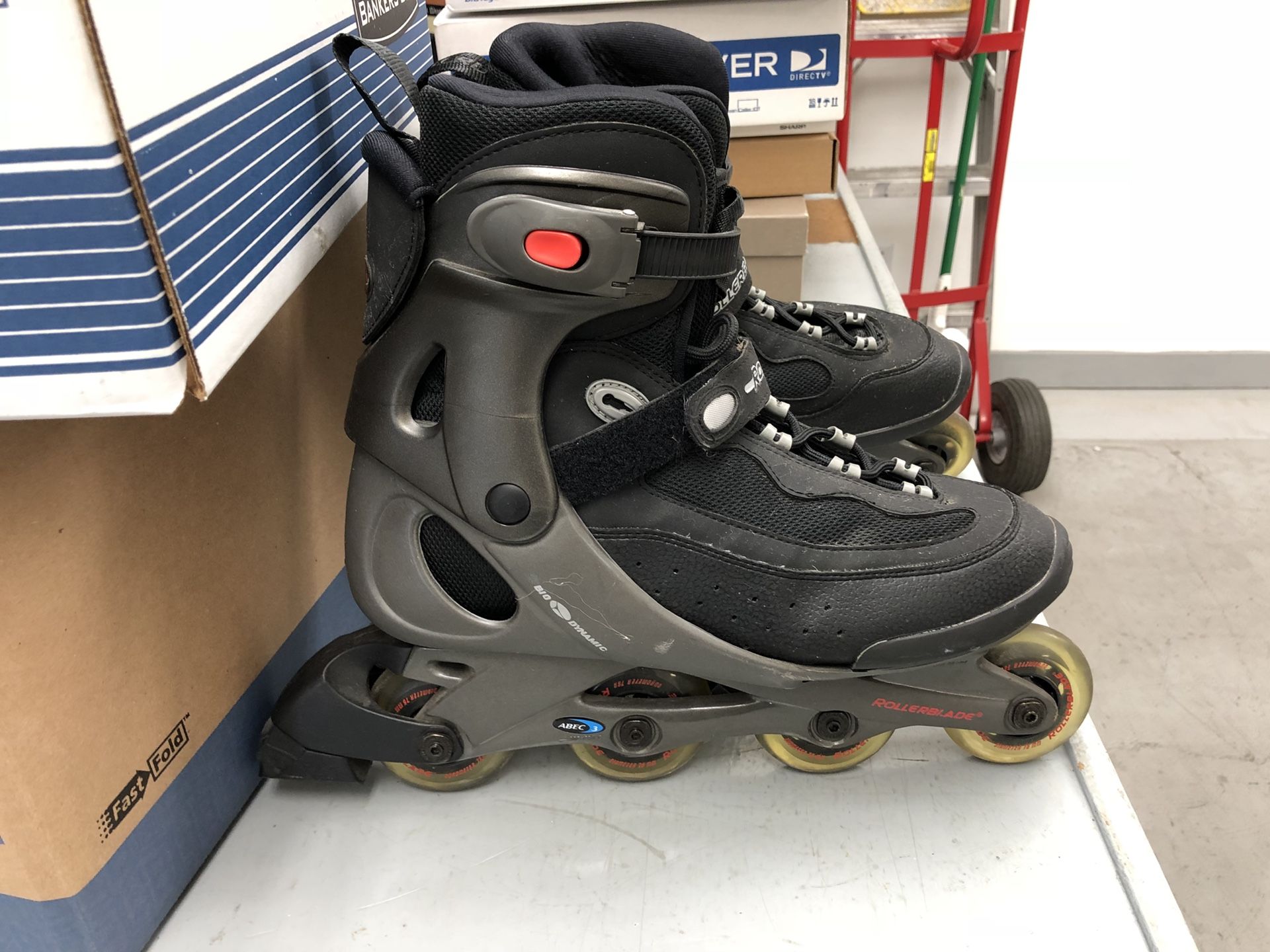 Kitalpha Delta Sx Men’s Black rollerblades w 2 sets of wrist guards