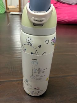 Owala FreeSip 32oz/945ml