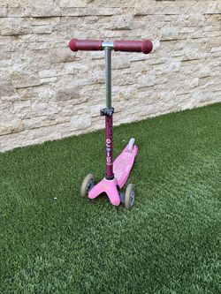 Pink Micro Kickboard Mini Deluxe scooter