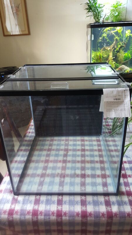 25 gallon frameless cube. with 2-piece glass top