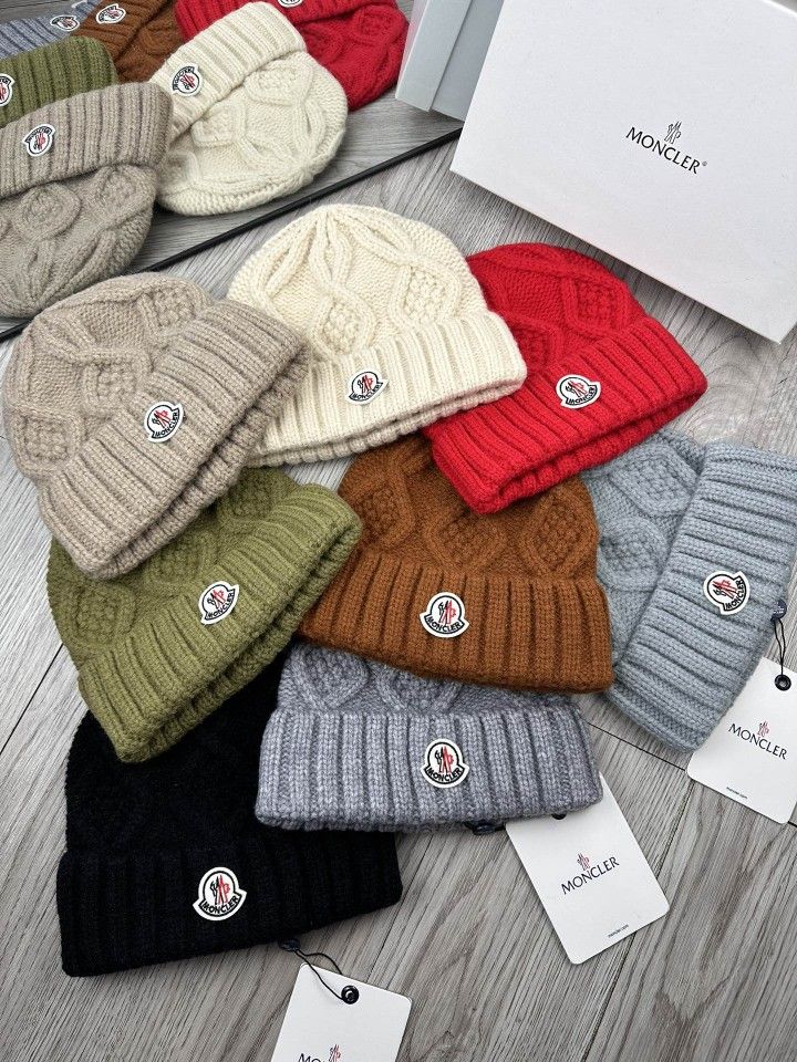Moncler
Cable Knit Hat (Multi Color)