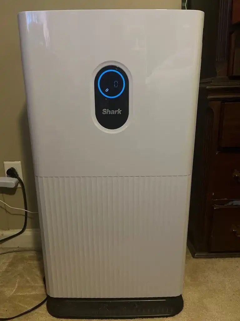 Shark HE601 Air Purifier - Like New w/ New Filter