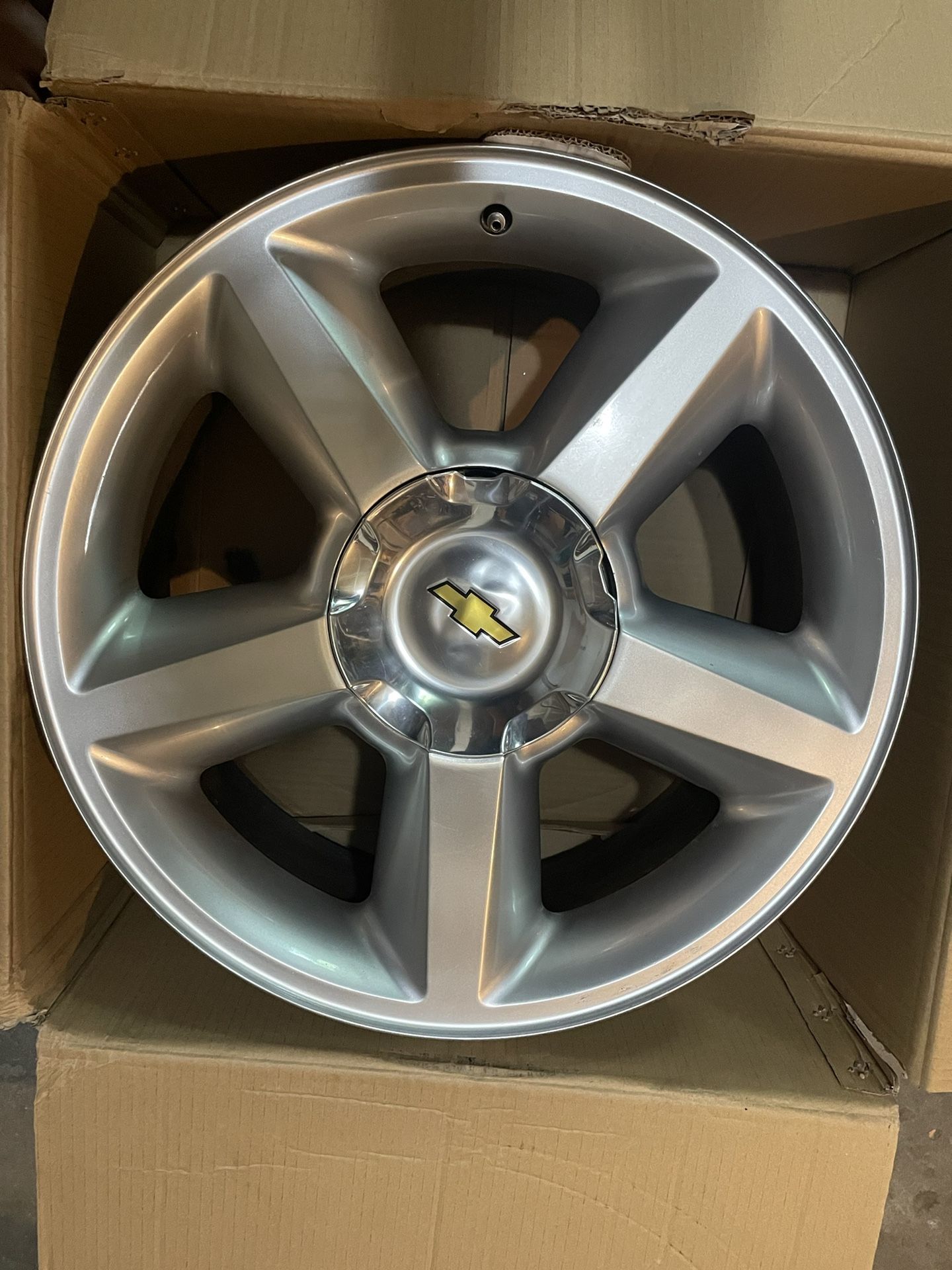2 OEM 20” Chevrolet Rims With Lugs And Cap