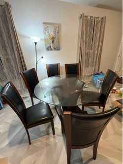 Dinning table with six chairs ( cushions seat) for 350$
