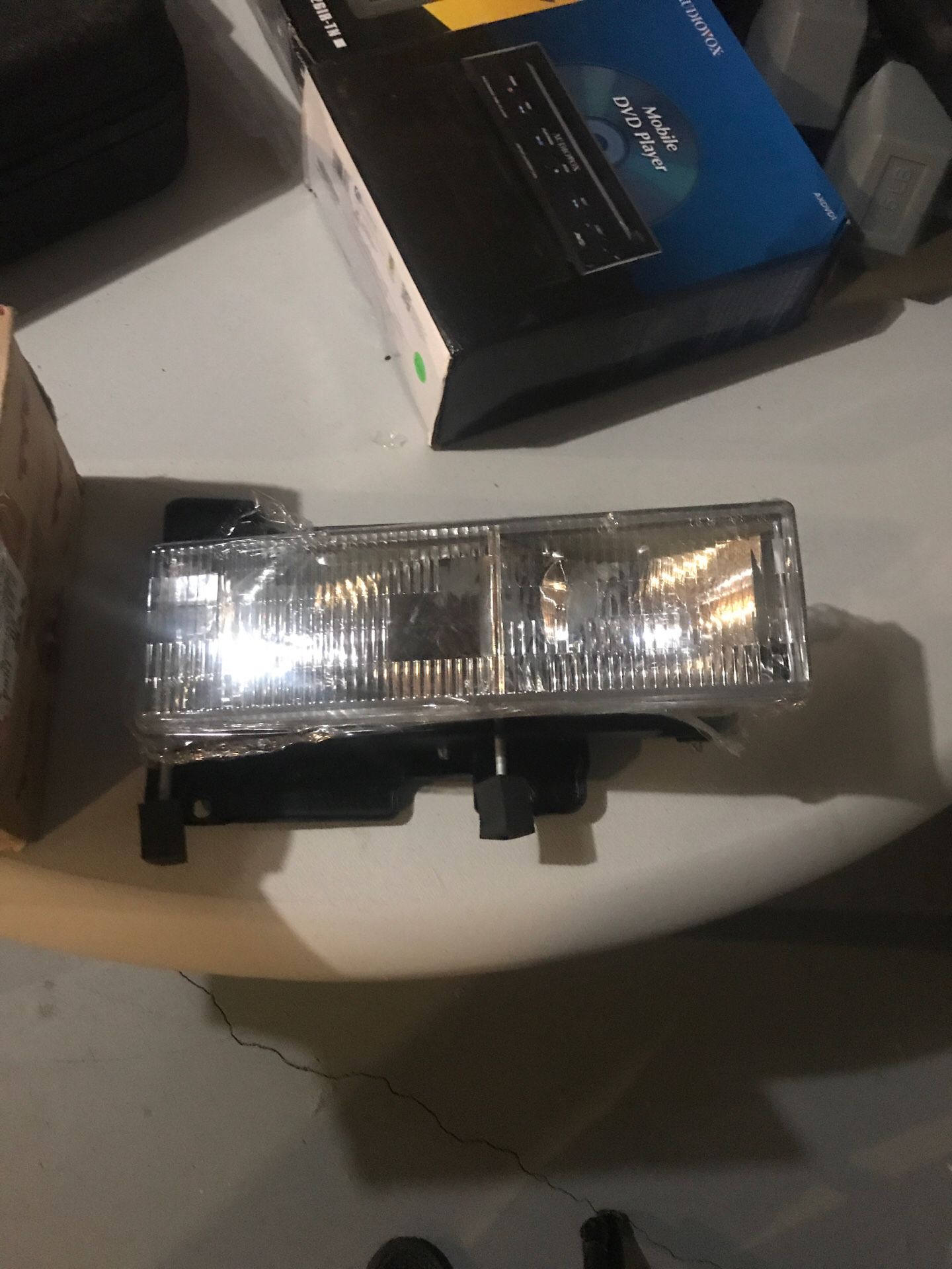 GMC Headlight Assembly L/R