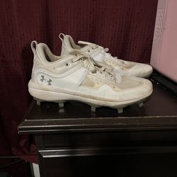 Soft ball cleats 