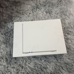 MacBook Air 13 inch / M4 / 512 GB
