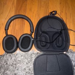 Sony xm5 headphones