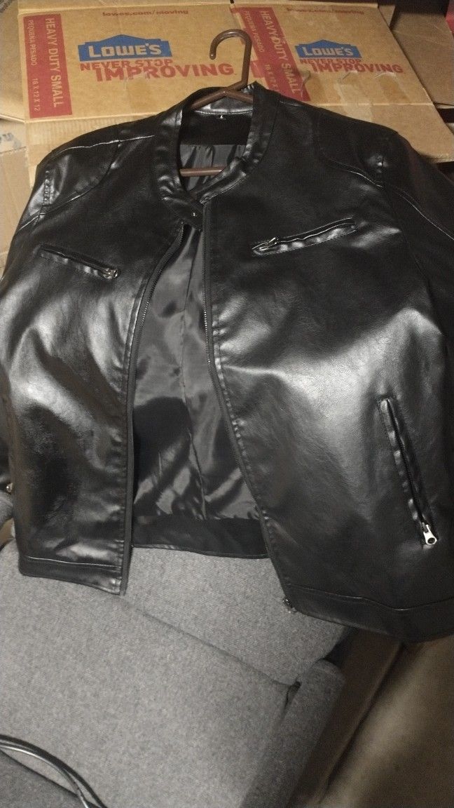 Leather Jacket - Biker Jacket Mens Large $15