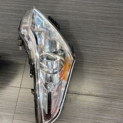 G37 Passenger Seat Head Light .. Like New