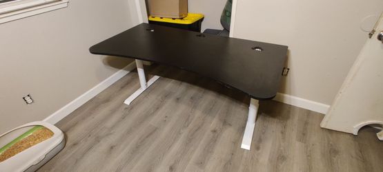 Gaming desk