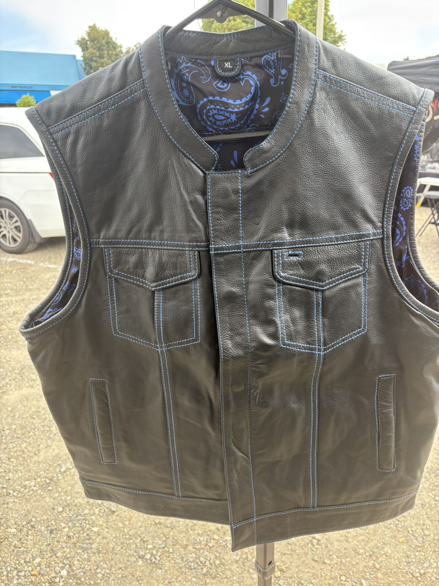 Men’s Leather Vest (XL-Brand New)