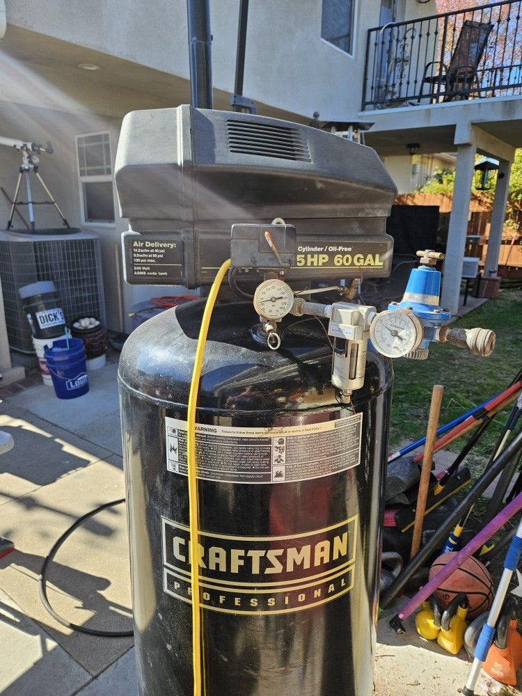 Craftsman Professional Twin Cylinder Oil-Free Air Compressor