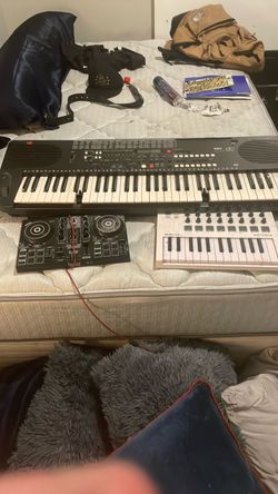 Keyboards/Dj Equipment