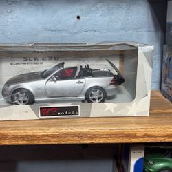 UT Models 1:18 Mercedes-Benz SLK AMG 230