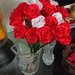 2 VASES ROSES FLOWERS INCLUDED