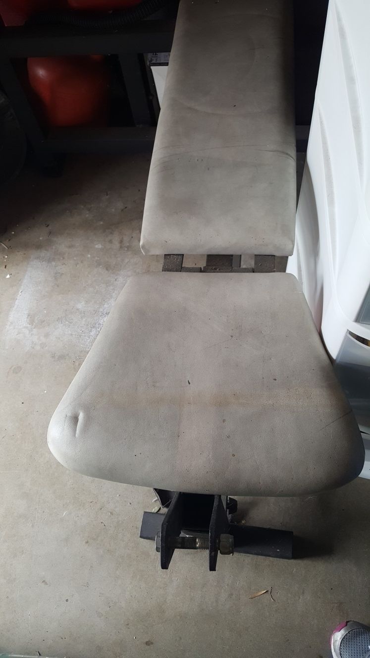 300 pound weight bench and weights