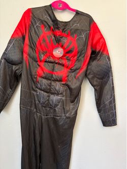 Black and red Spider-Man size 10/12