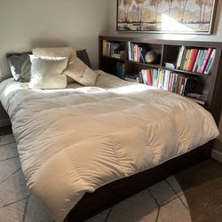 Full Sized Daybed With Shelving 