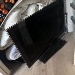 35” Flat Screen TV 