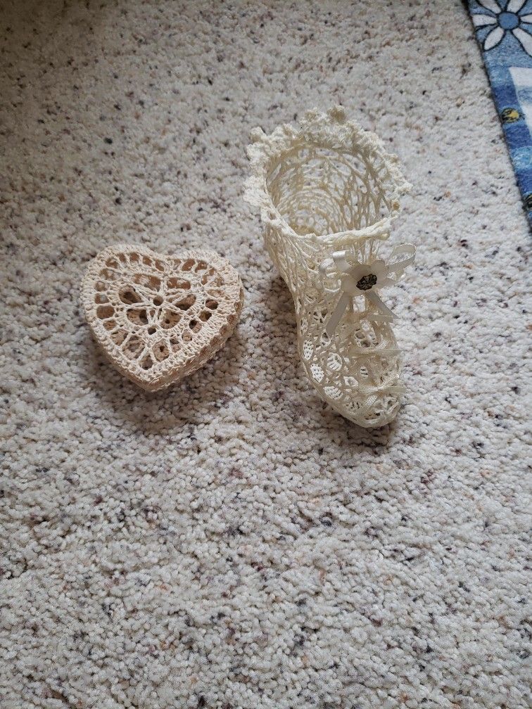Lacey Looking Shoe Ornament / Small Heart Lacey Basket