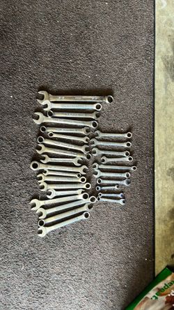 Assortment of wrenches 28 total