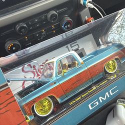 M2 Machines CHASE 1976 GMC SIERRA GRANDE 15 1/24