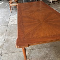 Mesa Con 8 Cillas