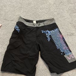 VTG Volcom Striped Board Shorts Swimming Trunks Geometric Logo Design 34 Large
