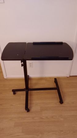 Adjustable bed side tray table