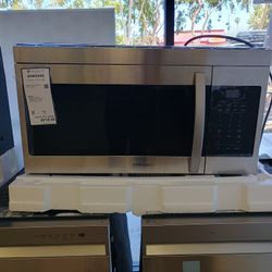 SAMSUNG MICROWAVE   NEW  IN THE BOX