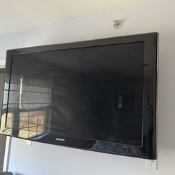 Samsung TV with mount 