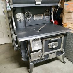Beautiful Antique Lang Cookstove Circa 1911