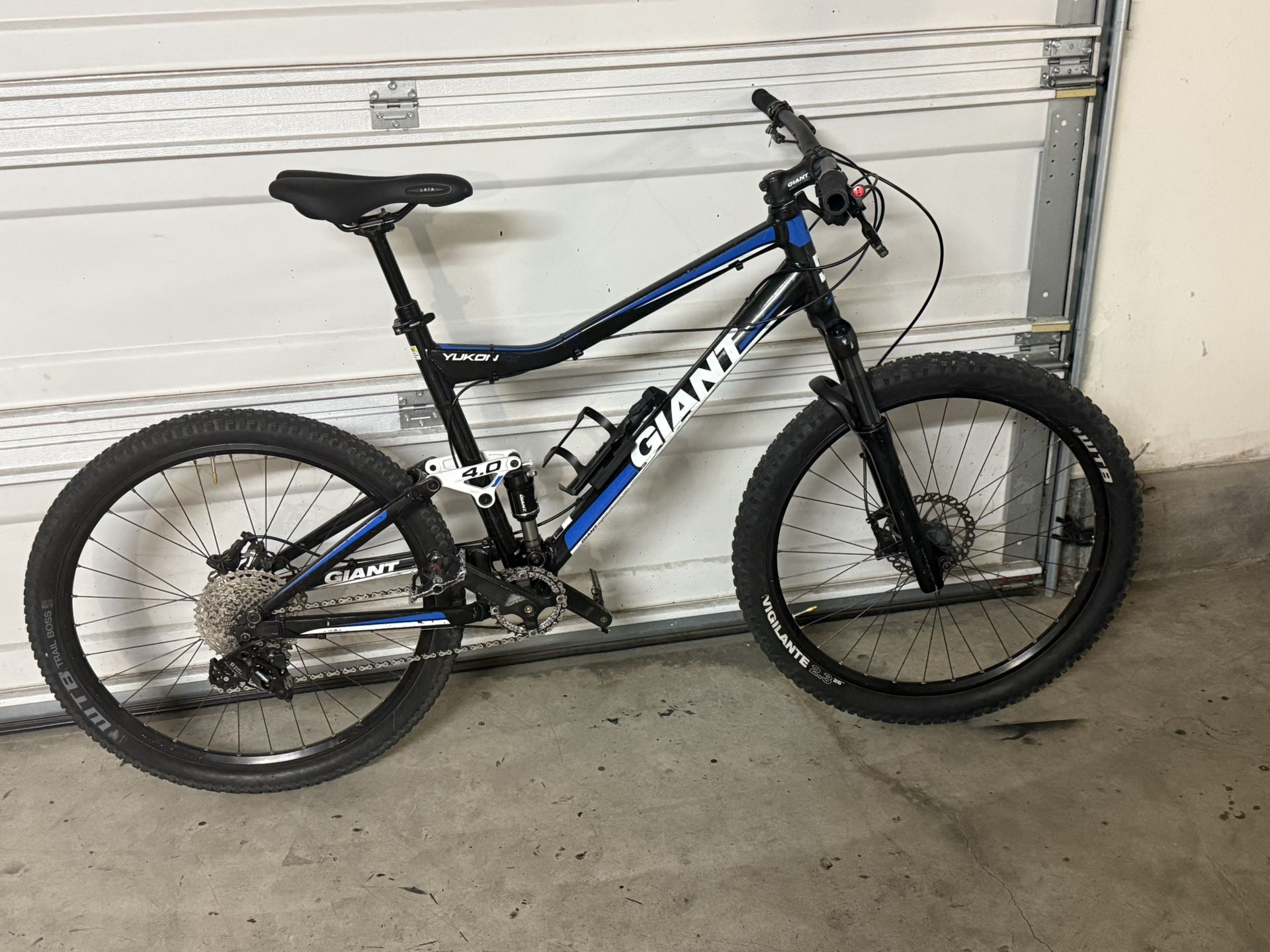 Mountain Bike Full Suspension Giant