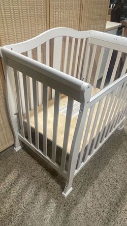 Mini Baby Crib, changing pad, bathtub, musical toy 🚚 extra