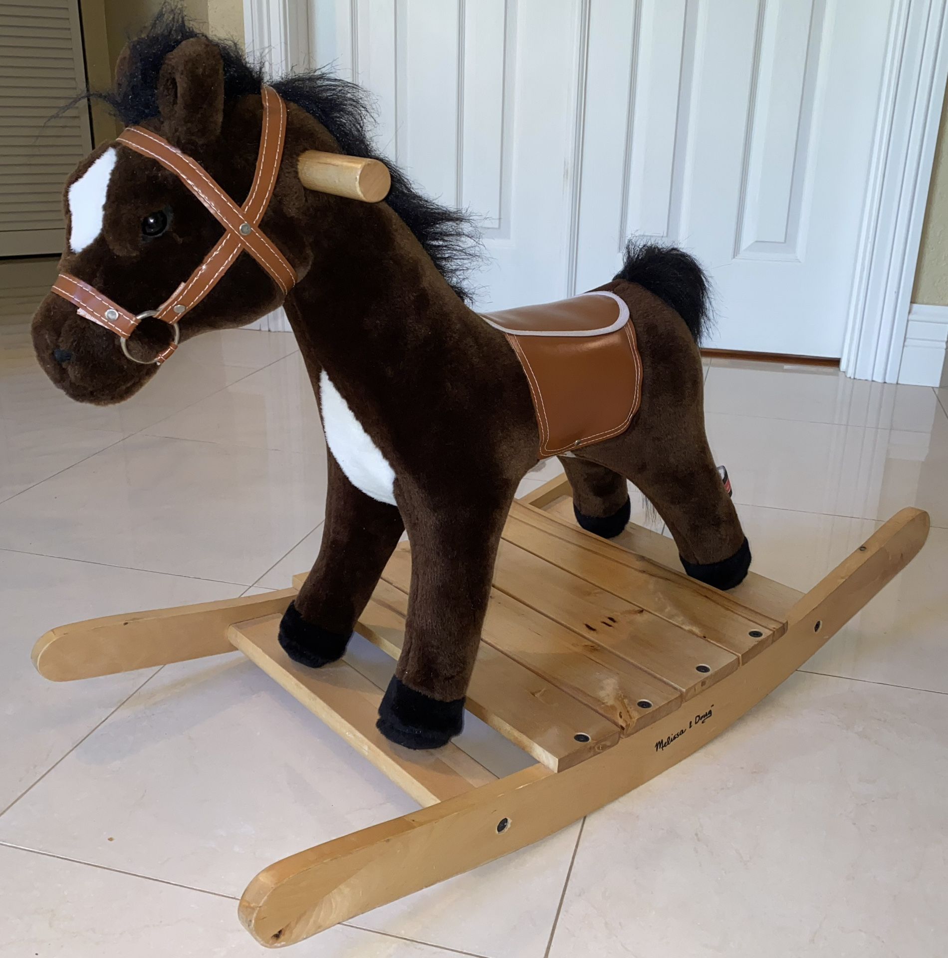 TOY – ROCKING HORSE - MELISSA & DOUG ROCK AND TROT PLUSH ROCKING HORSE #2137 WITH SOUND