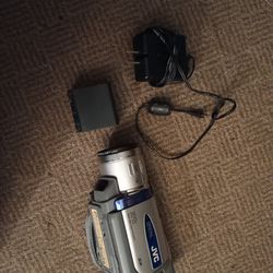 JVC camcorder GR-DV800U with battery and wall charger