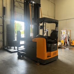 Forklift 