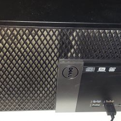 Dell OptiPlex 7040 With Monitor, Keyboard, and Mouse. 