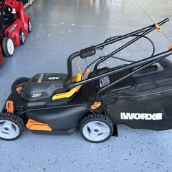 Lawn Mower - Worx - Batteries Included