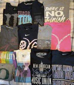 LOT of 12 Medium Men’s T-shirts
