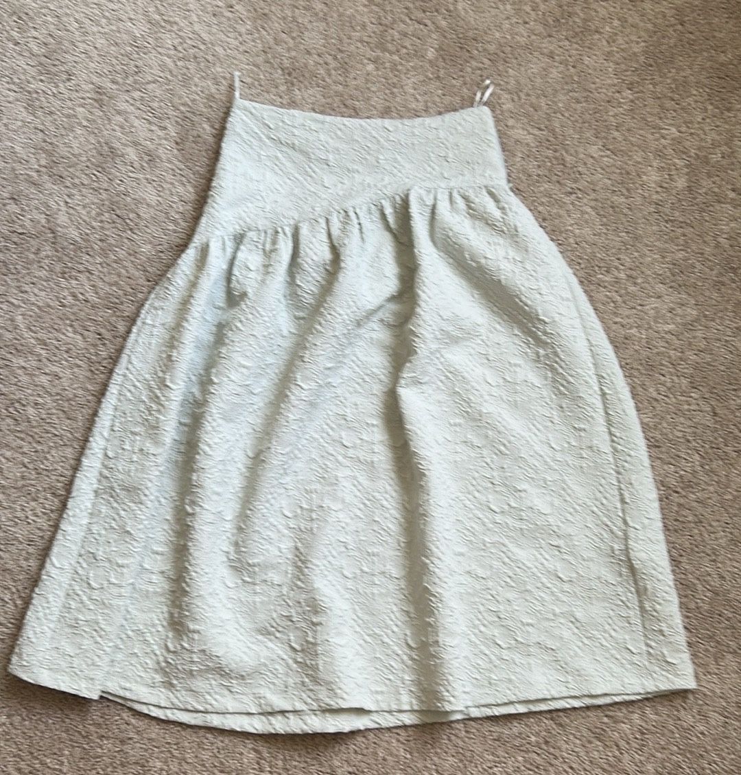 Zara unbalance long skirt. S