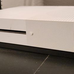 Xbox One S Bundle (Great Shape)