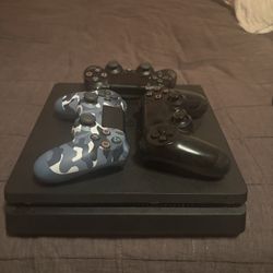 Playstation 4 with 3 controllers