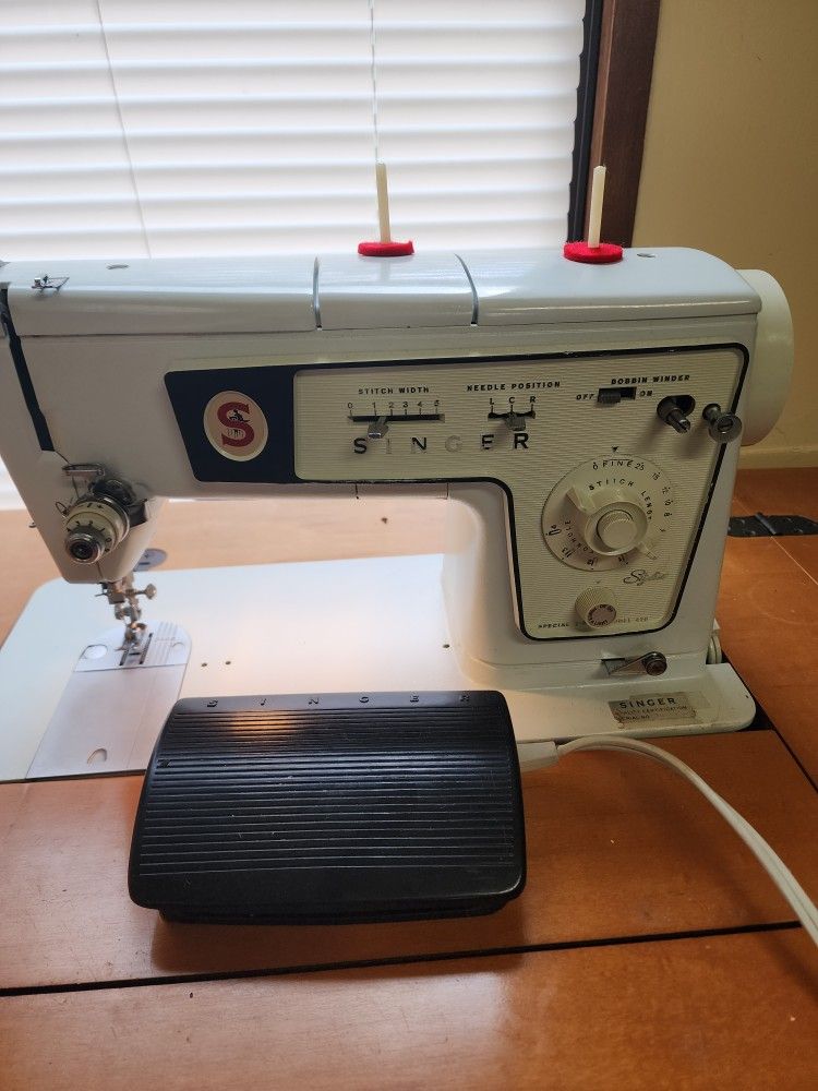 Vintage Singer sewing machine, table, and chair set!