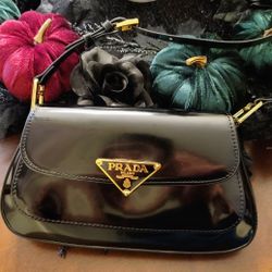 Black Triangle Bag 