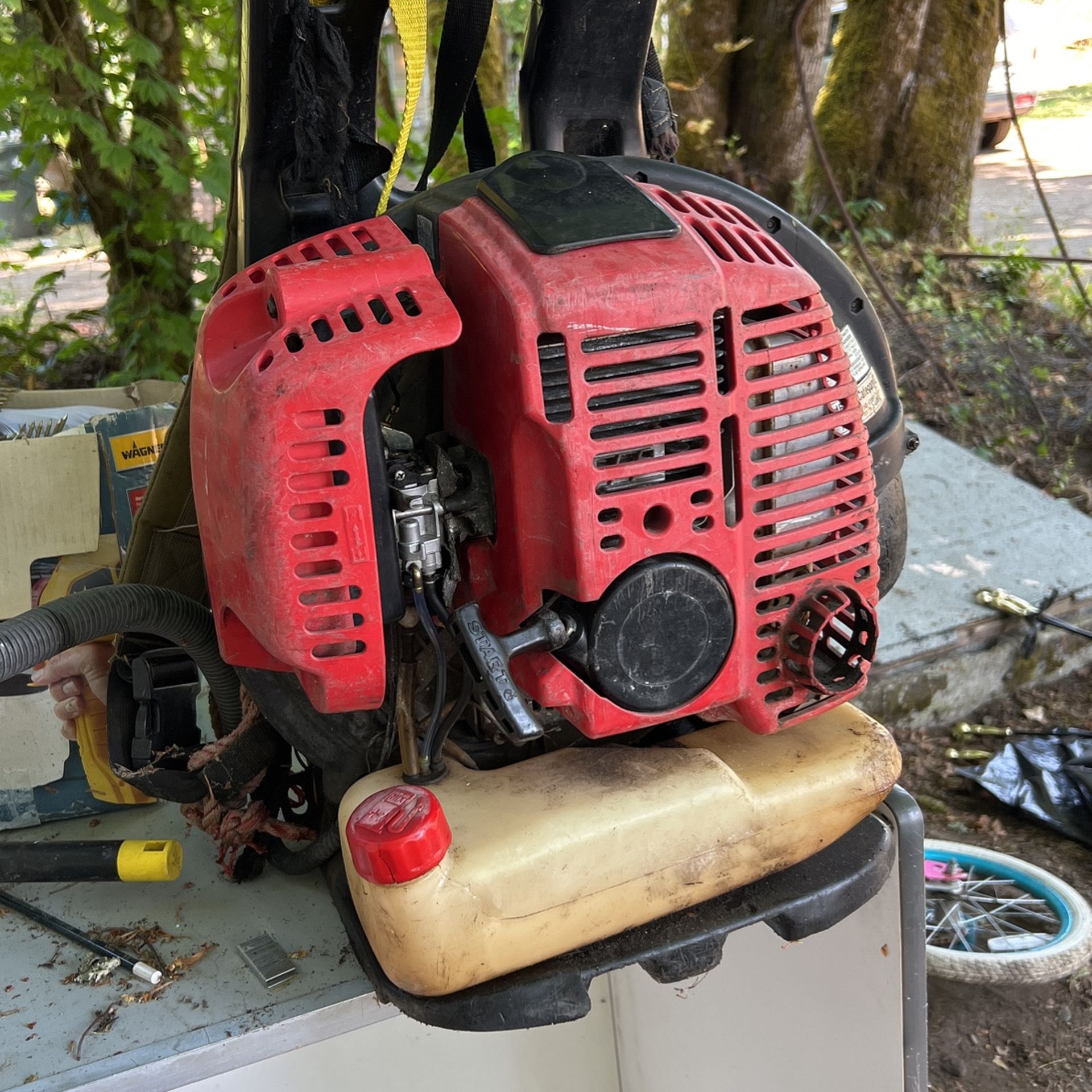 Backpack blower Shindaiwa