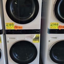 LG ThinQ WashTower Single Unit Front Load Washer 4.5 Cubic Feet  AND  Gas Dryer 7.4 Cubic Feet 8KQ