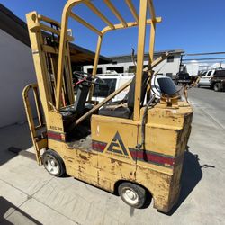 Allis Chalmers ACC30  Fork Lift
