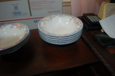 NORITAKE SPRING BLUSH SOUP/CEREAL/BERRY BOWL 7X2 INCHES, 5 GREAT USED CONDITION. HAVE 3 WITH CHIPS YOU CAN HAVE FOR FREE IF YOU WANT? Thumbnail
